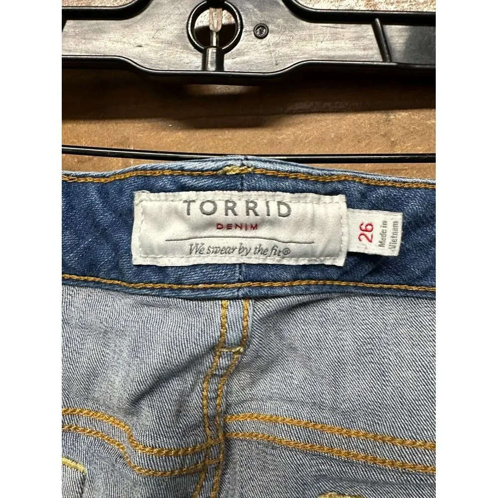 Torrid Women's Cuffed Denim‎ Shorts Size 26